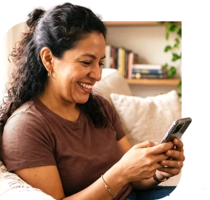 img-promo-remitly Chica revisando su celular